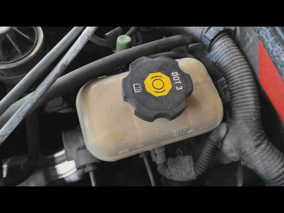 Used Brake Master Cylinder fits: 2003 Pontiac Grand am VIN N 4th digit Classic G - Изображение 1 из 4