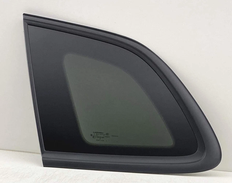 Cuarto de vidrio negro para ventana lateral izquierdo del conductor original para Jeep Cherokee 2014-2018 Foto 1 de 4