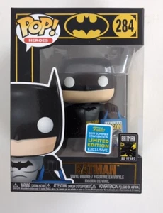 Funko Pop! Batman: Batman con bolsa #284 SDCC 2019 - Pegatina de convención compartida LE - Imagen 1 de 6