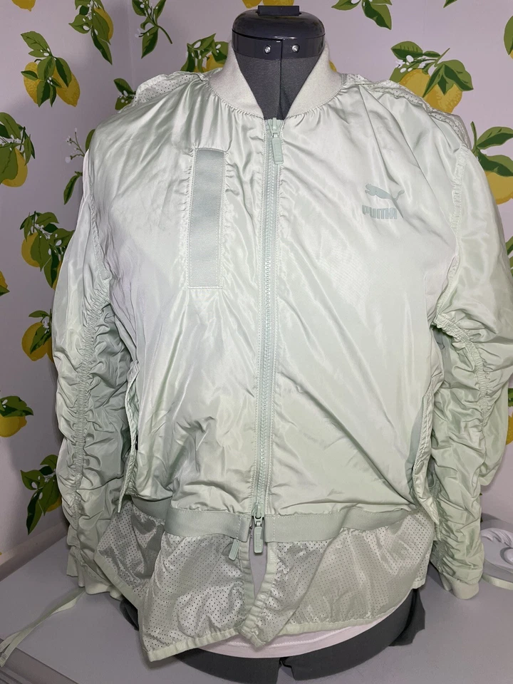 彪马极致褶边喷雾薄荷绿色衬里轰炸机夹克女式中号二手状况完好 — 第 1/4 张图片