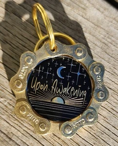 2 for 1 SALE! Alcoholics Anonymous Key Chain Chip Holder Keyring Gold Gift AA - Picture 1 of 11