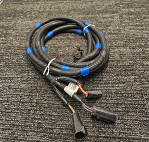 John Deere AT515924 Elektro Quik-Tatch Ausleger Performance Kabelbaum für 330G - Bild 1 von 8