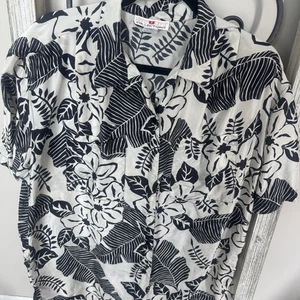 Camisa de seda Stunt Collections para hombre M negra blanca floral hawaiana manga corta - Imagen 1 de 10