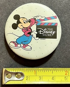 Vintage Mickey Mouse The Disney Store 1,75 Zoll Pin Rückseite Werbe Button - Bild 1 von 1