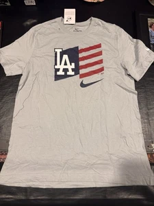 Camisa Nike LA Dodgers talla mediana tiene agujero - Imagen 1 de 3