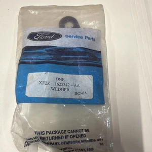 Nuevo OEM Ford XF2Z-1625342-AA VENTANA CUÑA NUEVO EN STOCK - Imagen 1 de 3