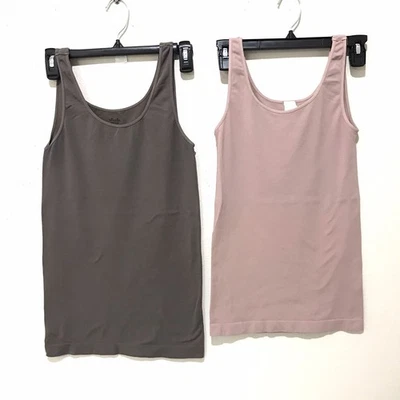 Dos (2) tanques Nikibiki Form Fit colores malva y topo correa ancha lisa talla única Foto 1 de 4