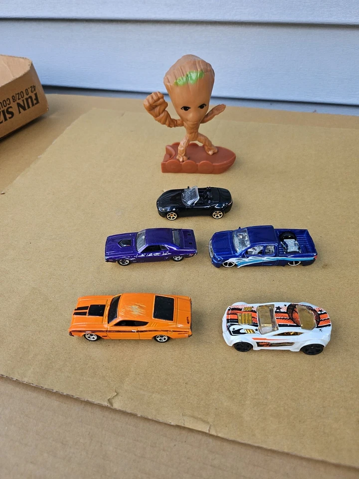 Lote de 5 Hot Wheels sueltos + Mini figura de PVC Groot, ver fotos Trl7#60 Foto 1 de 4
