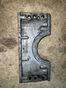 McCormick W9 T9 Gas Oil Seal Retainer lower 252031-R1 - Picture 1 of 4