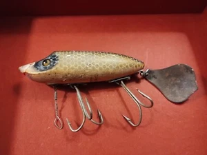 Heddon Flap-Tail Vintage Holz Angelköder Glasaugen, Moschusfärbung, RAR - Bild 1 von 9