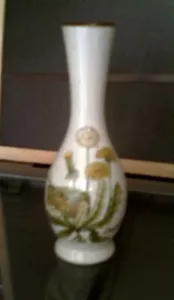 kleine Keramik Vase - bemalt - kulinarisch illustriert Salat Pflanze " Löwenzahn " - Bild 1 von 1
