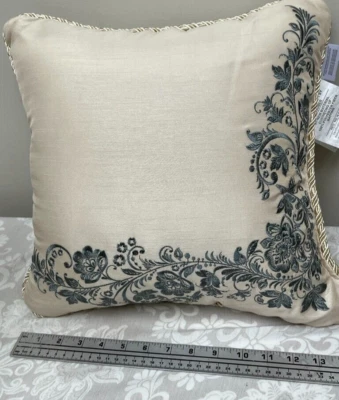 Almohada Croscill Cuadrada Formal Recortada Tiro Decorativo 14X14 Trenza Azul Claro Foto 1 de 4