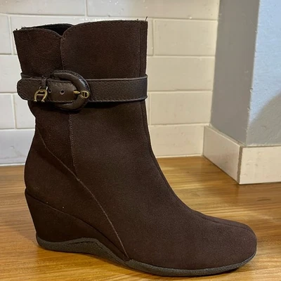 Botas al tobillo Etienne Aigner Eve para mujer marrón gamuza cuero cuña talla 7,5 M Foto 1 de 4