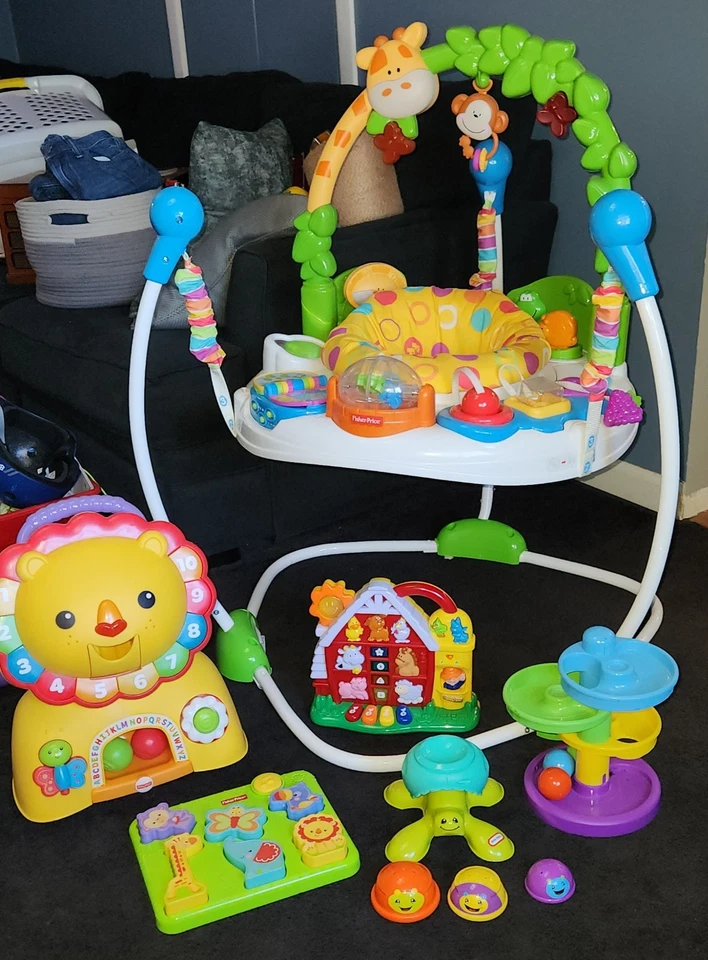 Fisher-Price Jumperoo Centro de Actividades para Bebés, Lote 3 en 1 Sentarse, Pasear y Pasear León Foto 1 de 4
