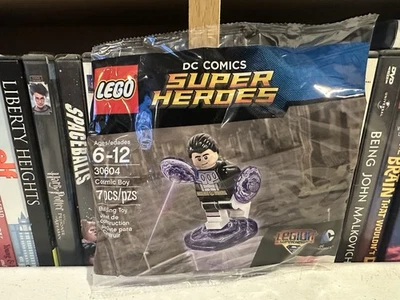 Nuevo LEGO DC Comics Super Heroes: Cosmic Boy Polybag 30604 Sellado NUEVO Foto 1 de 2