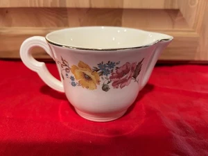 Edwin M Knowles Vintage China Co. Goldrand ~ Blumenmuster halbglasiges Milchkännchen - Bild 1 von 2