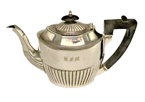 Magnífica tetera antigua victoriana Martin Hall plateada - ordenada y compacta - Imagen 1 de 5