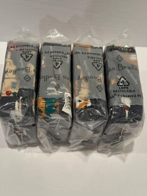 Vera Bradley 旅行药丸盒全新免费送货假日狗灰色或猫红色 — 第 1/4 张图片