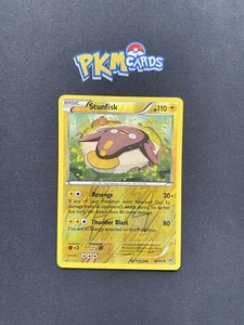 Juego de cartas coleccionables Pokémon Stunfisk Breakthrough 56/162 holograma inverso LP. - Imagen 1 de 3
