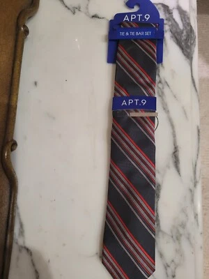 Juego de barra de corbata y corbata ~APT.9~Clásico ~ Rayas Jaycee~ Gris/Rojo~ Nuevo con etiquetas Foto 1 de 3