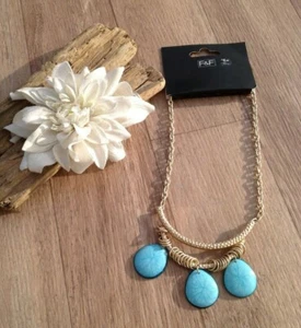 Blue 3 Stone Necklace / heavy gold - BNWT (8.00) - ideal present - Picture 1 of 2