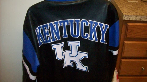 Unvisersity of Kentucky wildcats jacket xl faux leather Cover