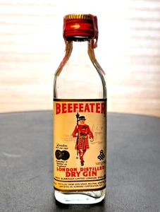 Mini botella vacía coleccionable de ginebra seca destilada Beefeater London años 70 vintage - Imagen 1 de 6