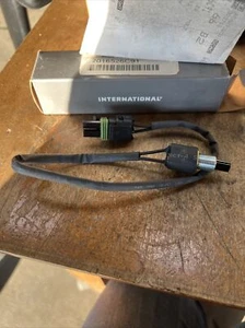 2016526C91 International Parking Brake Alarm Switch - Picture 1 of 2
