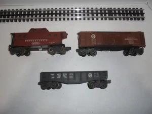 LIONEL SET OF 4 FREIGHT CARS O GAUGE POSTWAR VINTAGE - Picture 1 of 9
