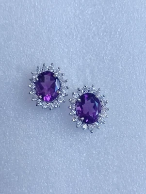 Orecchini a perno aureola ovale ametista e zirconi in argento sterling 925 gi... - Immagine 1 di 4
