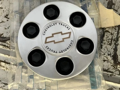 Chevrolet 15712387 Hub Cap with Bow Logo New OEM GM Chevrolet Chevy - Image 1 of 4