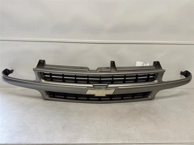 Rejilla excluyendo carrocería Ltz color se adapta 01-06 SUBURBAN 1500 1955066 Foto 1 de 4