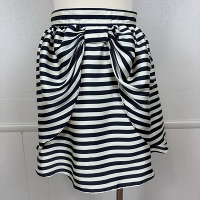 Minifalda H&M Rayas Azul Marino Crema Talla 10 Lazo Frontal Náutica Preppy Elegante Foto 1 de 4