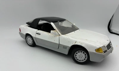 Revell Mercedes Benz 500SL White 1:18 Scale Diecast Model Car Convertible - Image 1 of 4