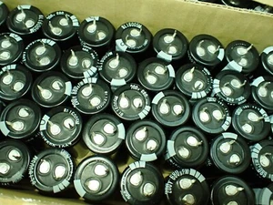 NIPPON CHEMI-CON 680UF 200V SNAP IN CAPACITORS 22x50mm MADE IN JAPAN x6pcs - Picture 1 of 3