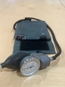 Vintage Tycos Jewel Movement Sphygmomanometer Blood Pressure Pump and Cuff - Picture 1 of 7