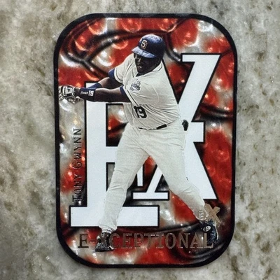 RARO Tony Gwynn 2000 Skybox E-X E-Xcepcional Rojo/1999 #’ed Inserto SP Padres Salón de la fama Foto 1 de 3