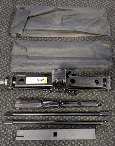 2008 DODGE GRAND CARAVAN JACK AND TOOL KIT - Picture 1 of 7