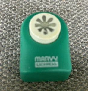 Marvy Uchida small Snowflake 3/4 IN. Paper Punch Crafting Crafts - Picture 1 of 2