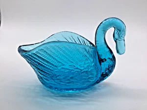 L.E. Smith Blue Glass Swan Dish 4 1/2" L Decorative Candy Trinket - Picture 1 of 4