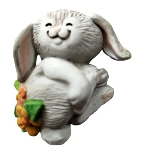 Hallmark MAGNET Vintage RABBIT Gray with FLOWERS Smilebringers 1980 RARE - Picture 1 of 4