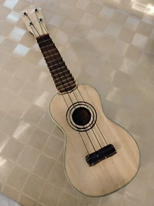 SOPRANO UKULELE, NAGOYA JAPAN No.5 - RARE VINTAGE SUZUKI RESTORED IN GREAT ORDER - Picture 1 of 10