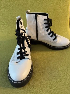 Botas de combate blancas para mujer Madden Girl talla 8,5 Foto 1 de 4