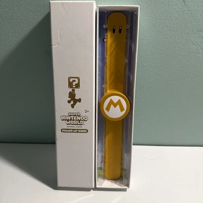 Gold Mario Power-Up Band Super Nintendo World Universal Studios Edición Limitada Foto 1 de 4