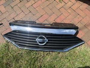 2011-2017 Nissan Quest Upper Grille Assembly - Picture 1 of 12