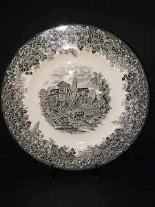 Wedgwood Queen's Ware Dinner Plate ROMANTIC ENGLAND "Moreton Old Hall" 11" - Picture 1 of 2