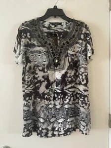 B.L.E.U. Top de sublimación adornado talla 1X precio de venta sugerido por el fabricante: 80,00 USD - Imagen 1 de 3