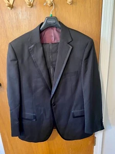 Steve Harvey Celebrity Edition Black Tuxedo Size 46r pre owned includes tie - Picture 1 of 9