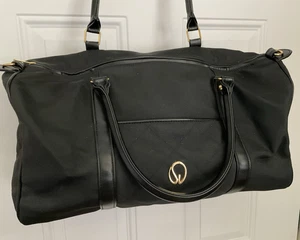 St. John Bk Travel Bag 1 Pocket Outside w/Zipper Pocket inside Shoulder Strap - Picture 1 of 10