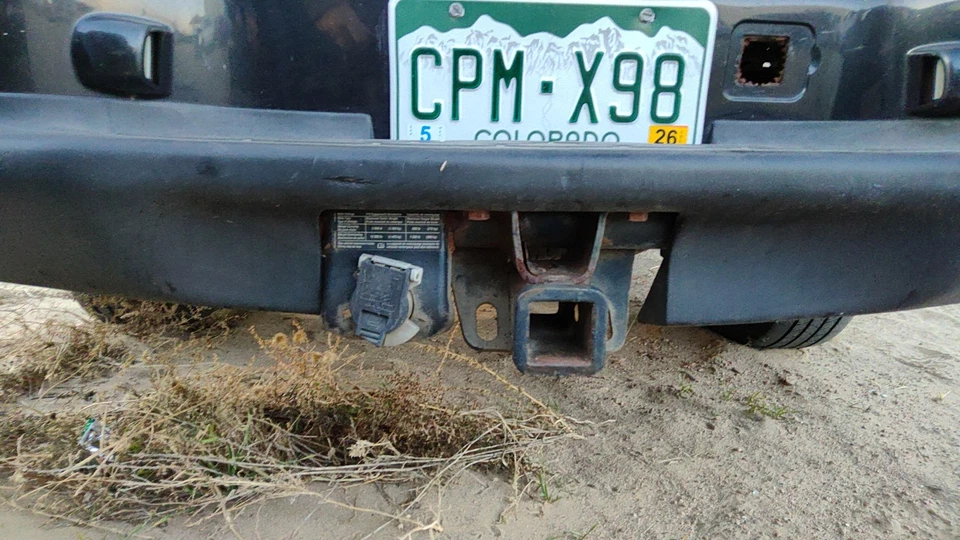 Engate receptor reboque suburbano Chevy 2000-2006 montagem de fábrica fabricante de equipamento original 15083473 - Imagem 1 de 3